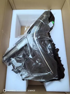 2024 XT4 LED HEADLIGHT 1pc  LEFT or RIGHT NEW