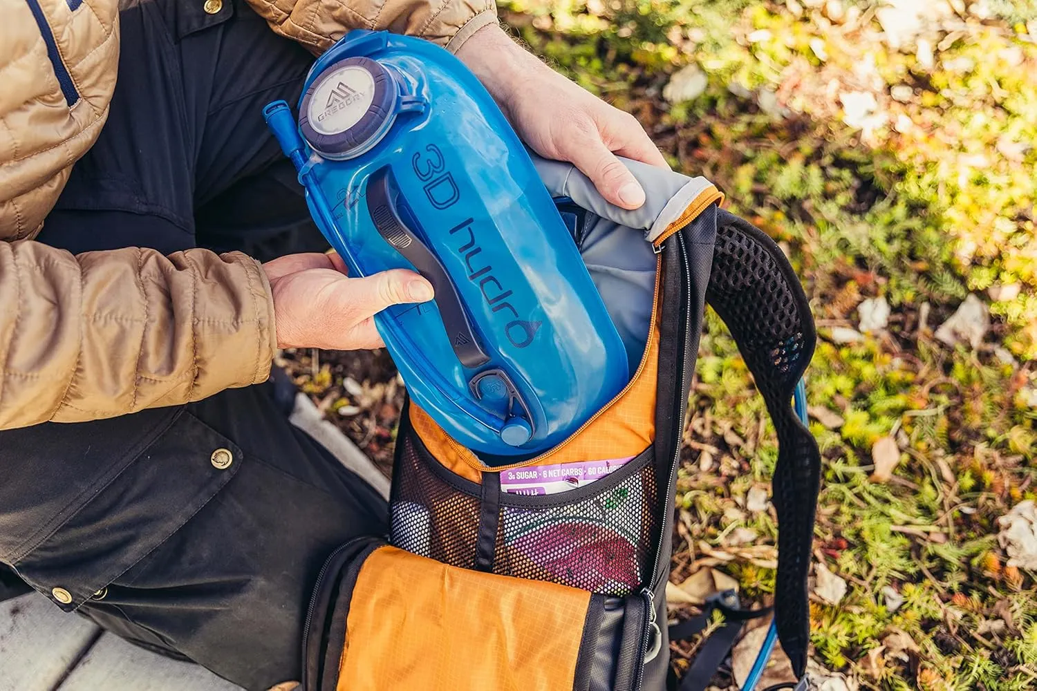 Gregory Tempo 6L H2O Unisex Day Hiking/Backpacking Hydration/Mountain Biking Backpack, Insulated Hydration Sleeve for Water Bladder w/ 2L Reservoir Included, One Size Fits All, Carbon Bronze