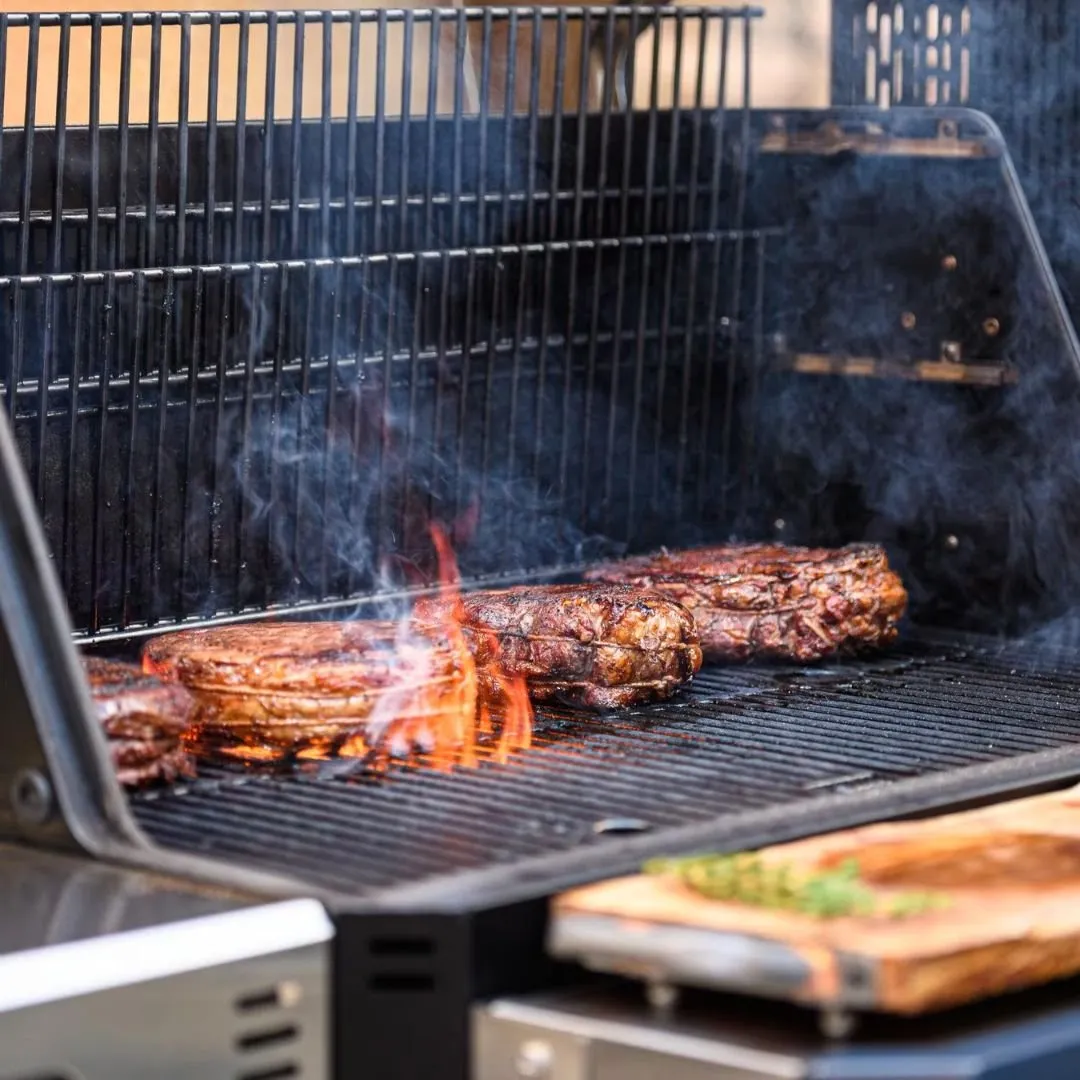 Masterbuilt Gravity Series® 1050 Digital Charcoal Grill   Smoker - MB20041220