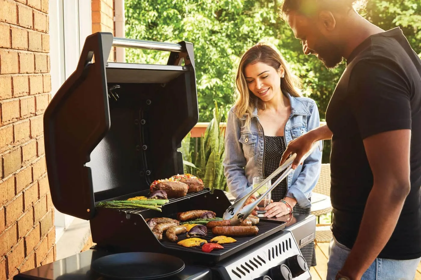 Napoleon Freestyle 365 Propane Gas Outdoor Grill, Graphite Grey – 3-Burner BBQ with Stainless Steel Cooking Grates