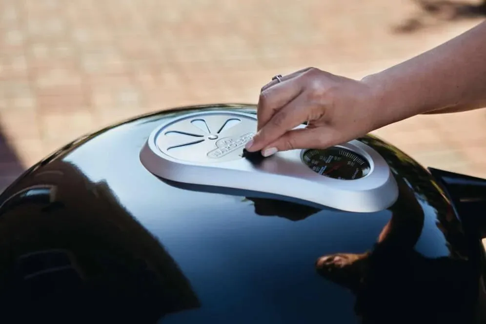 Napoleon Pro Charcoal Kettle Grill PRO22K-LEG-2