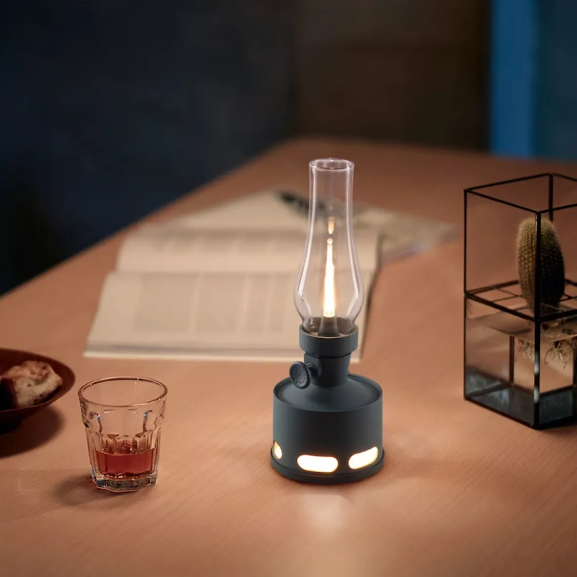 Vintage LED Lantern – Classic Rechargeable Lamp with Touch Flame Control