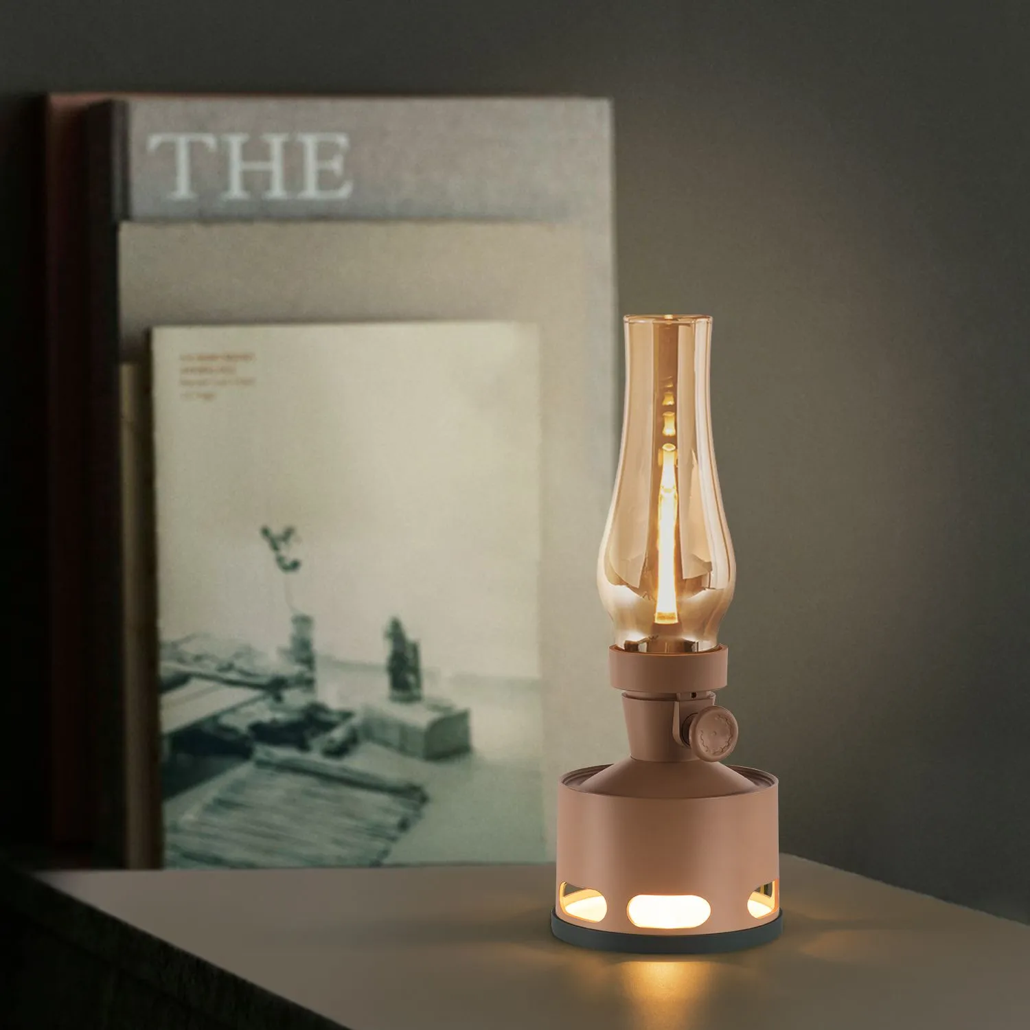 Vintage LED Lantern – Classic Rechargeable Lamp with Touch Flame Control